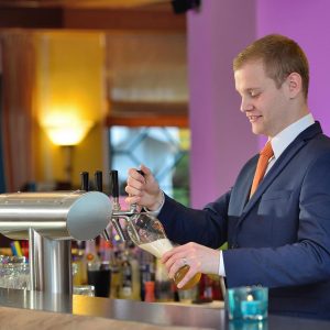 Freundliche, Mitarbeiter, Rosis Bar, Hotel Erb, München, Parsdorf, Hotelbar