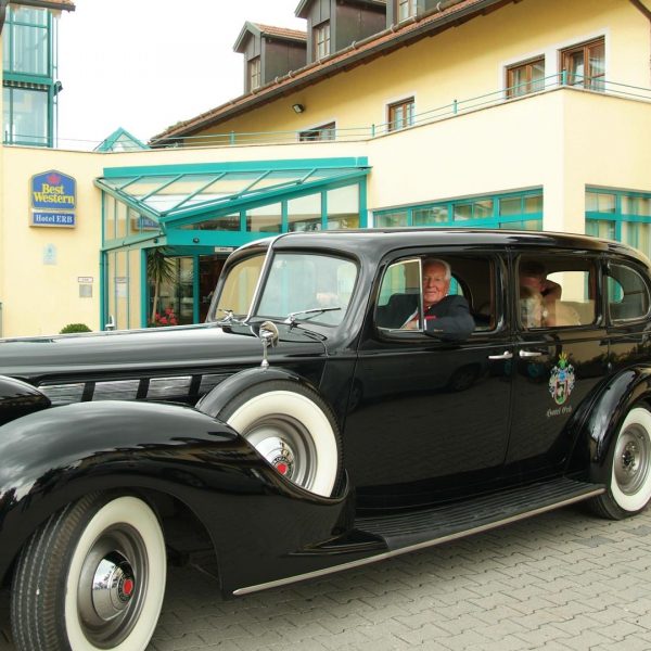 Oldtimer Packard im 4 Sterne Hotel Erb in Parsdorf bei München, Hochzeitsauto